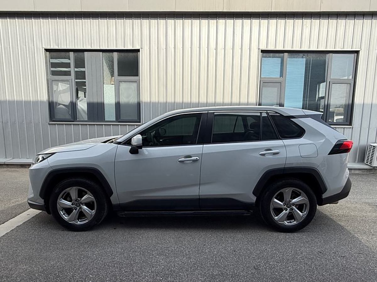 豐田 RAV4榮放  2020款 2.0L CVT四驅(qū)風(fēng)尚版圖片