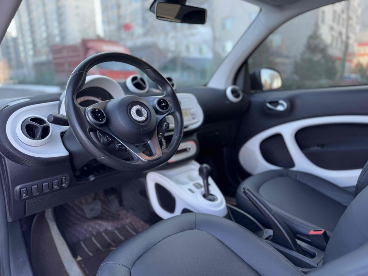 smart fortwo  2016款 1.0L 灰行俠特別版圖片