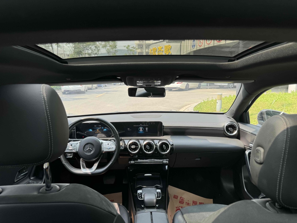 2019年1月奔驰 奔驰A级  2019款  改款 A 200 L 运动轿车