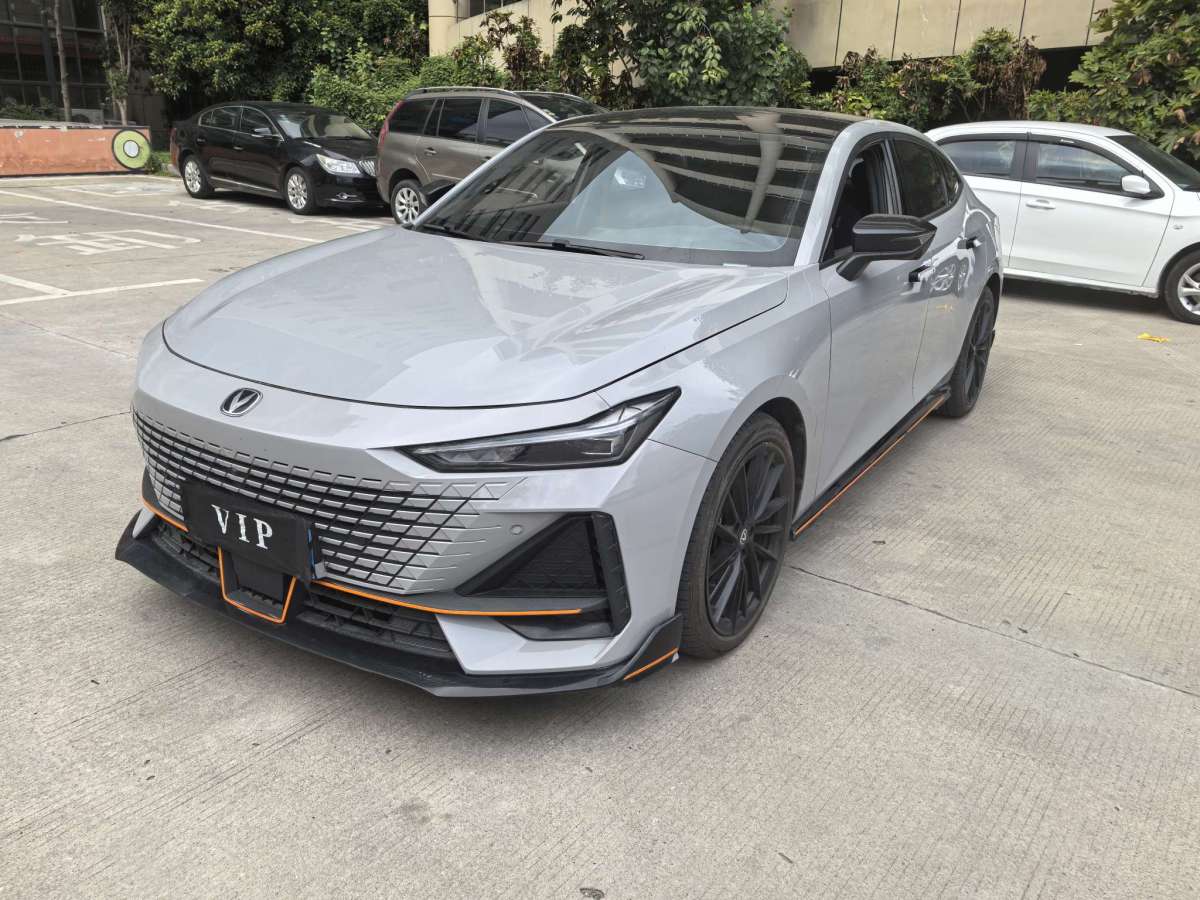 长安 长安UNI-V  2023款 1.5T 运动版图片