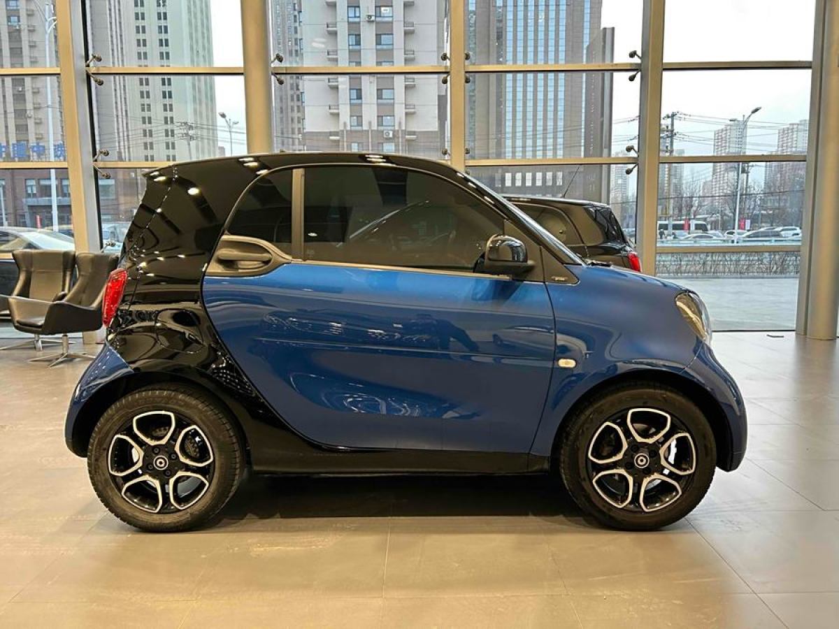 smart fortwo  2019款 0.9T 66千瓦硬頂先鋒版 國VI圖片