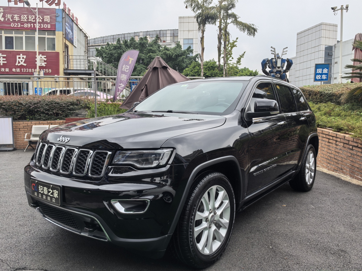 2018年10月Jeep 大切諾基  2017款 3.0L 精英導(dǎo)航版