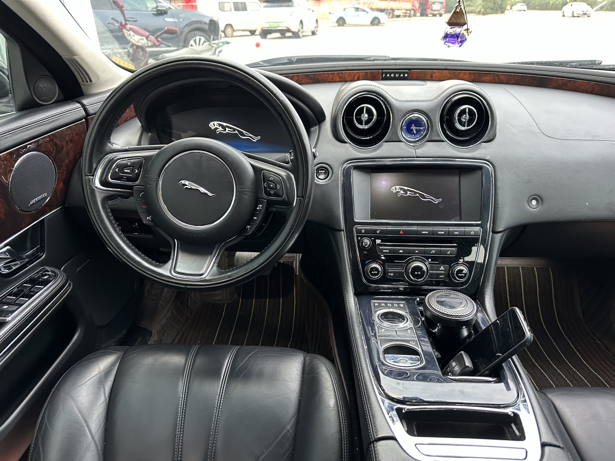 捷豹 XJ  2012款 XJL 3.0 全景商務(wù)版圖片