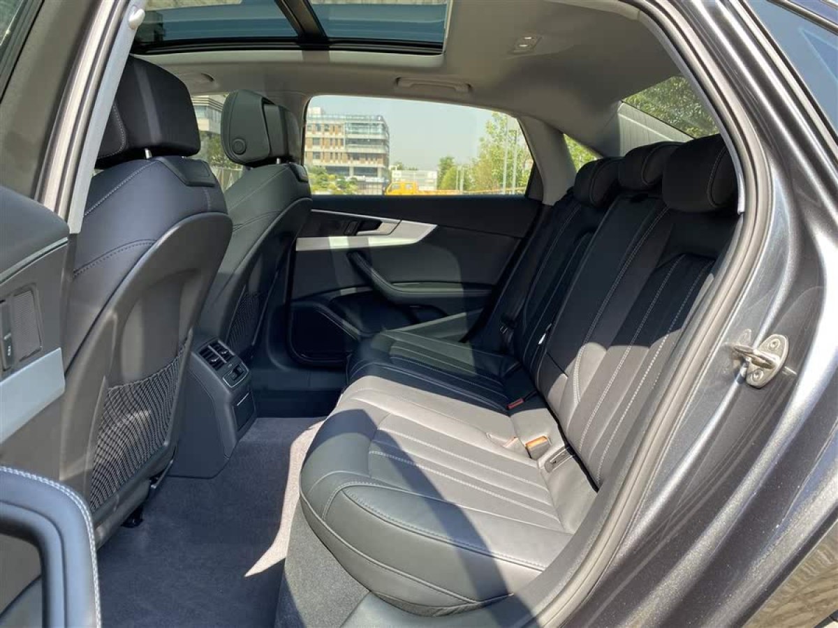 奧迪 奧迪A4L  2022款 40 TFSI 豪華動(dòng)感型圖片