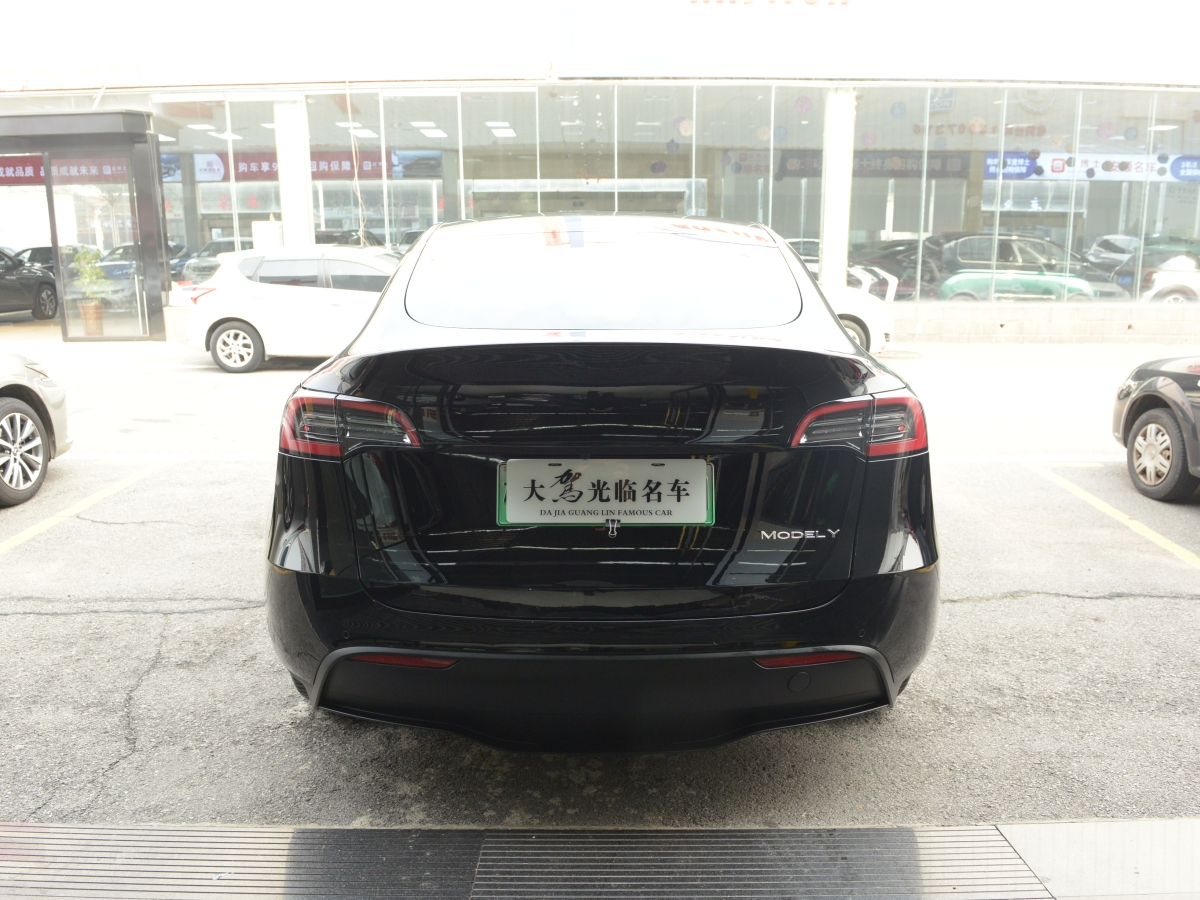 特斯拉 Model 3  2021款 改款 標(biāo)準(zhǔn)續(xù)航后驅(qū)升級(jí)版圖片