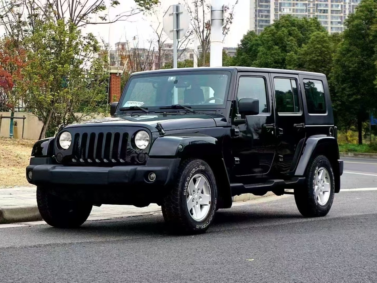 Jeep 牧馬人  2010款 3.8L Sahara 四門版圖片