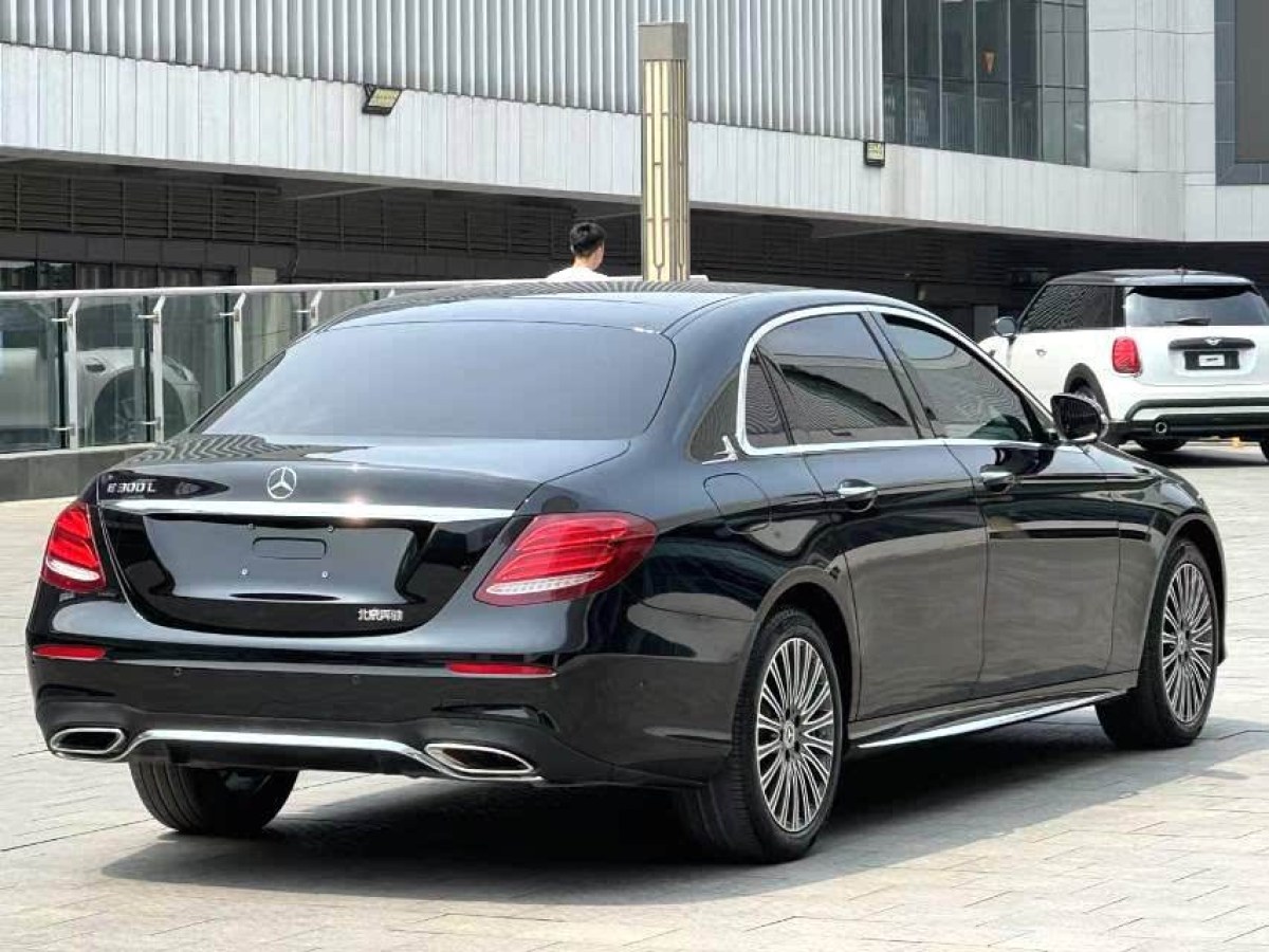 奔馳 奔馳E級  2020款 改款 E 300 L 時尚型圖片