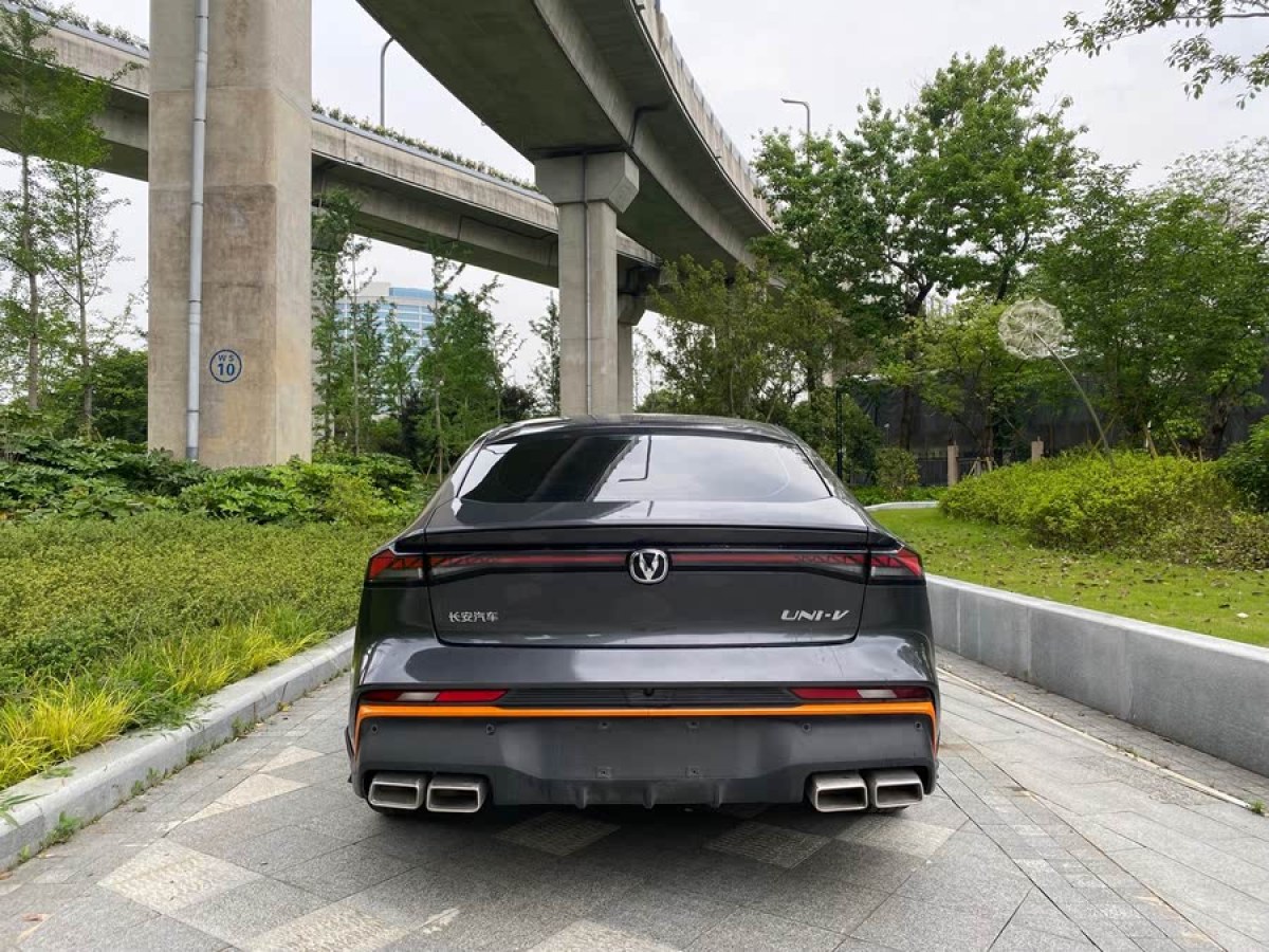 長(zhǎng)安 長(zhǎng)安UNI-V  2024款 1.5T 尊貴運(yùn)動(dòng)型圖片