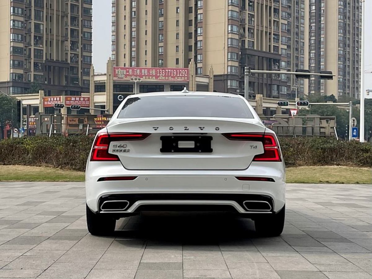 沃爾沃 S60L  2021款 T4 智遠(yuǎn)運(yùn)動版圖片