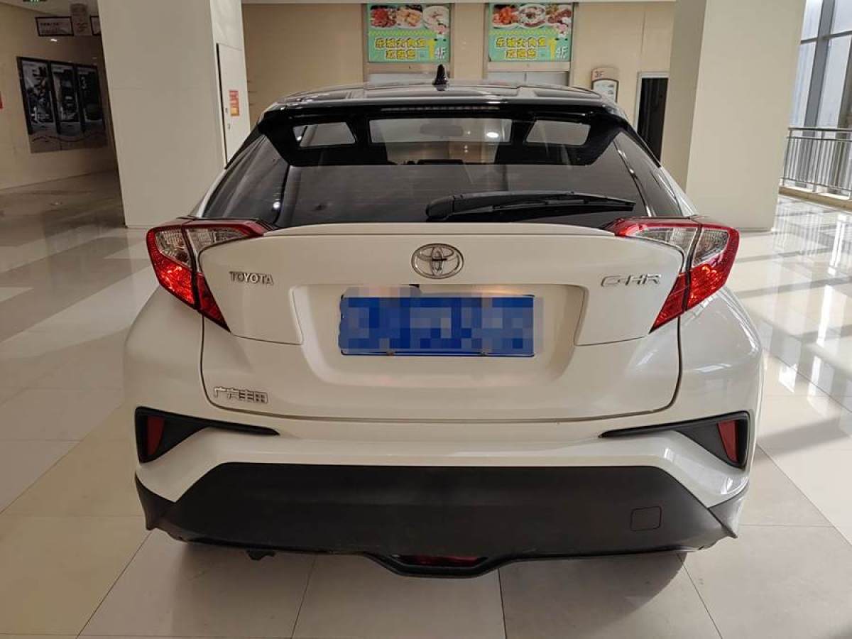 豐田 C-HR  2020款 2.0L 領(lǐng)先版圖片