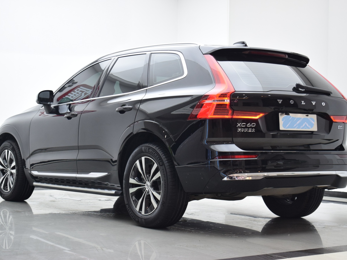 沃爾沃 XC60  2024款 B5 四驅(qū)智逸豪華版圖片
