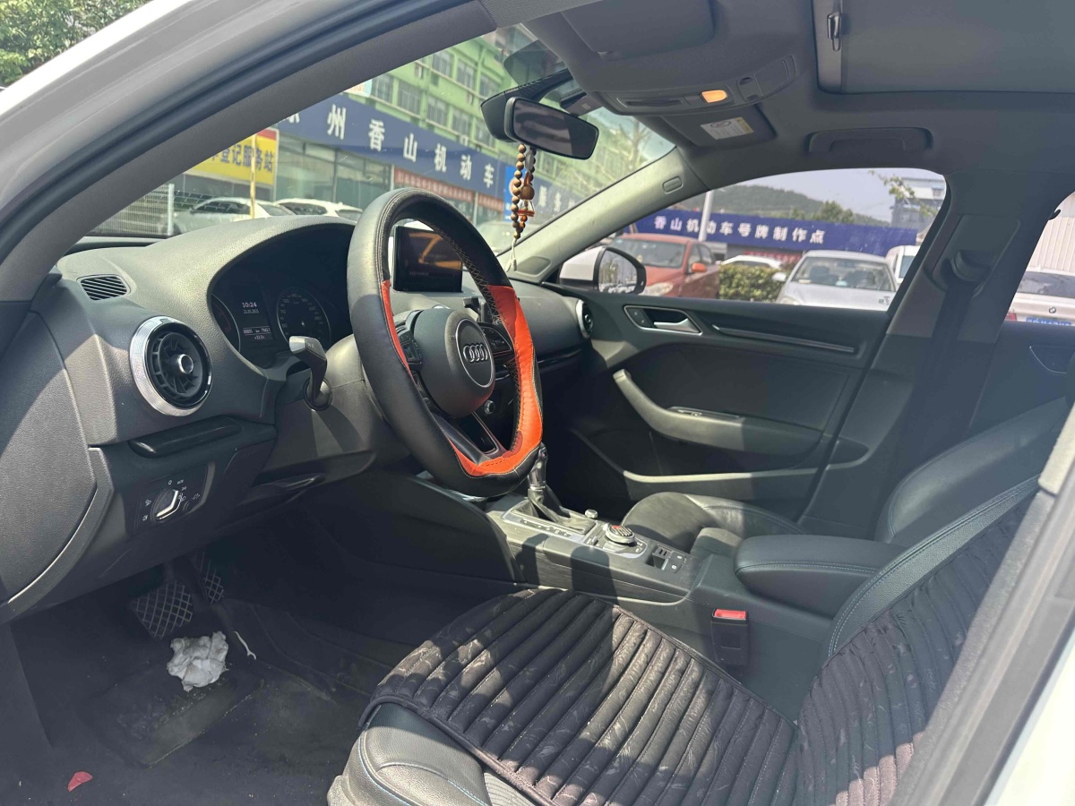 奧迪 奧迪A3  2018款 30周年年型 Limousine 35 TFSI 運(yùn)動(dòng)型圖片