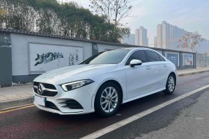 奔馳A級(jí) 奔馳 改款 A 200 L 運(yùn)動(dòng)轎車時(shí)尚型