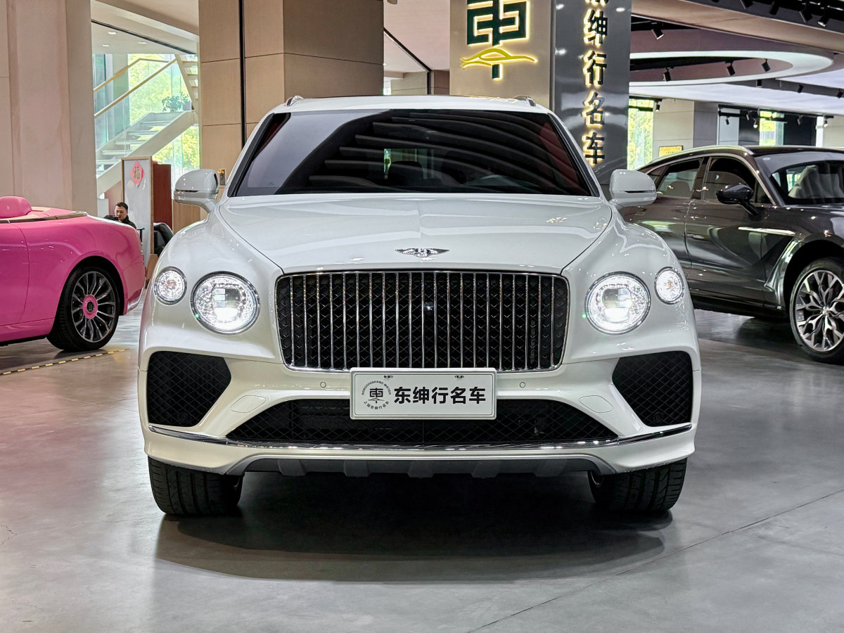 賓利 添越  2023款 4.0T V8 長(zhǎng)軸距版圖片