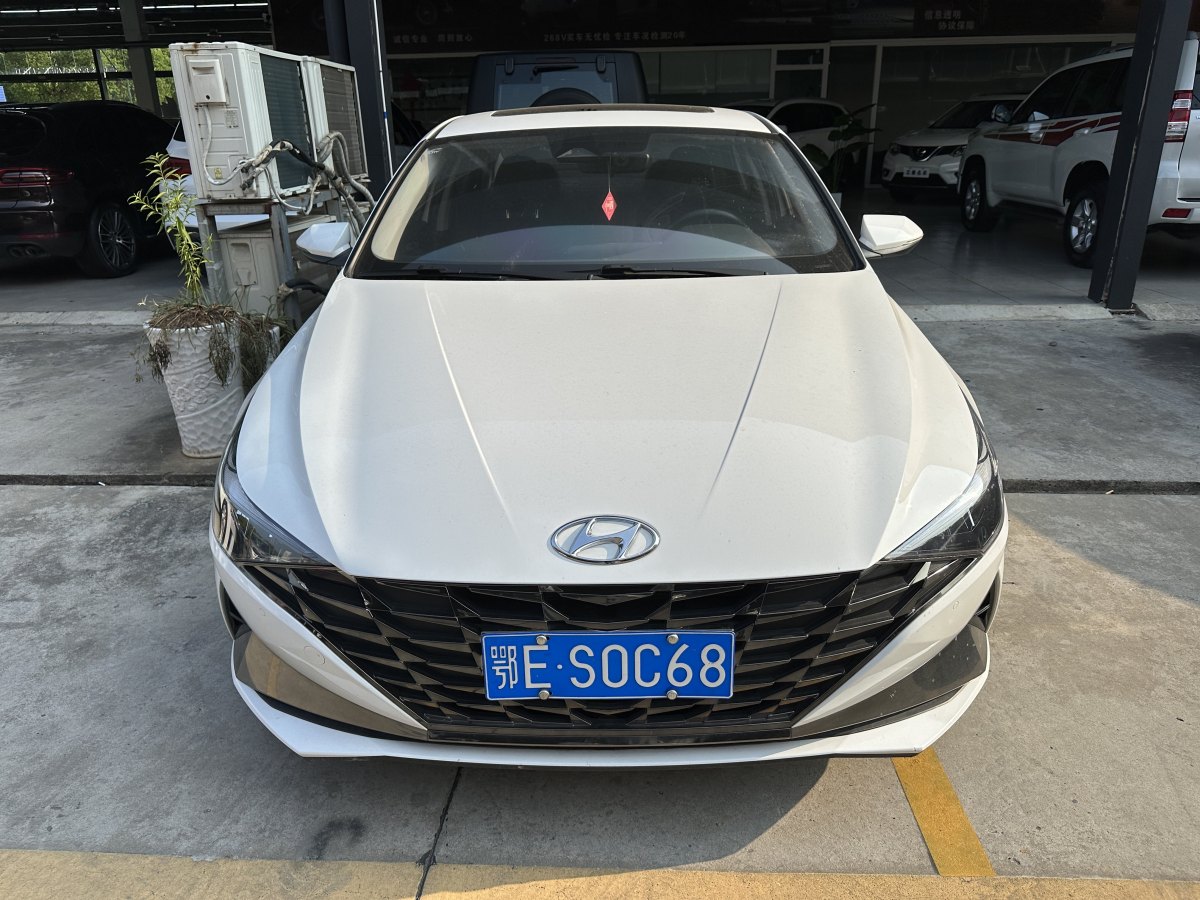 现代 伊兰特  2021款 1.5L LUX尊贵版图片