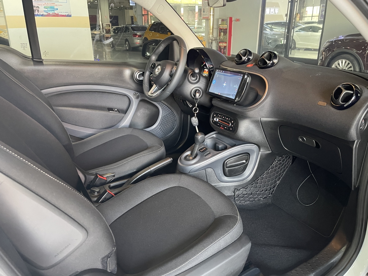 smart fortwo  2019款 0.9T 66千瓦硬頂動擎版 國VI圖片