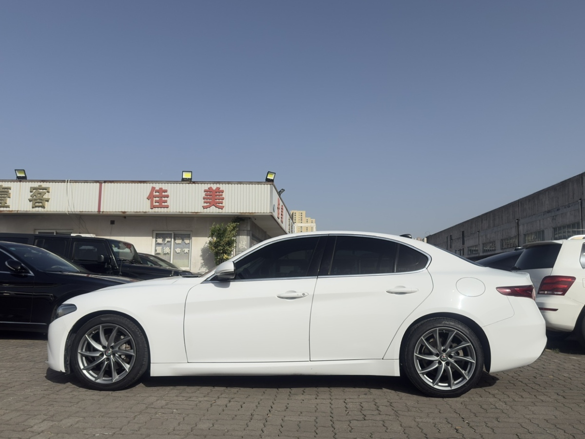 阿爾法·羅密歐 Giulia  2017款 2.0T 200HP 豪華版圖片