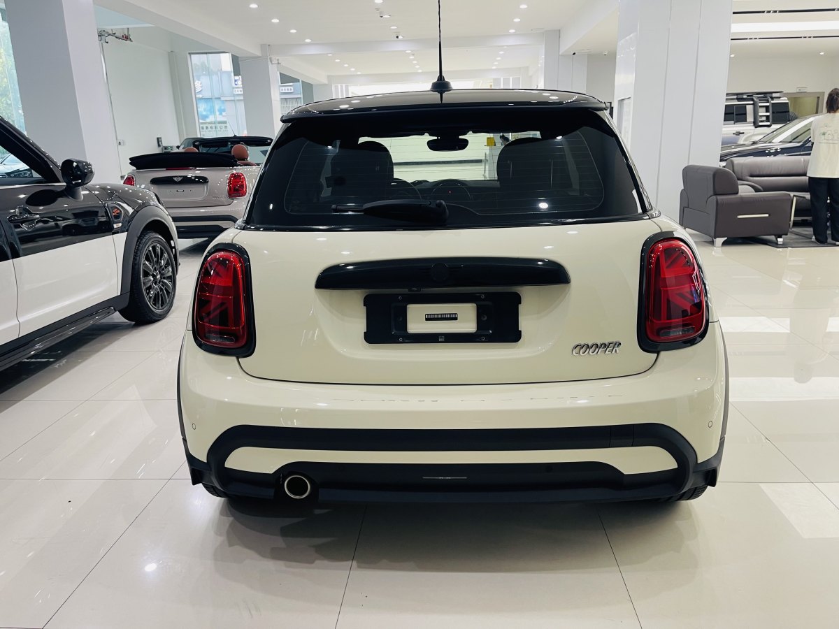 MINI MINI  2022款 改款 1.5T COOPER 藝術(shù)家圖片