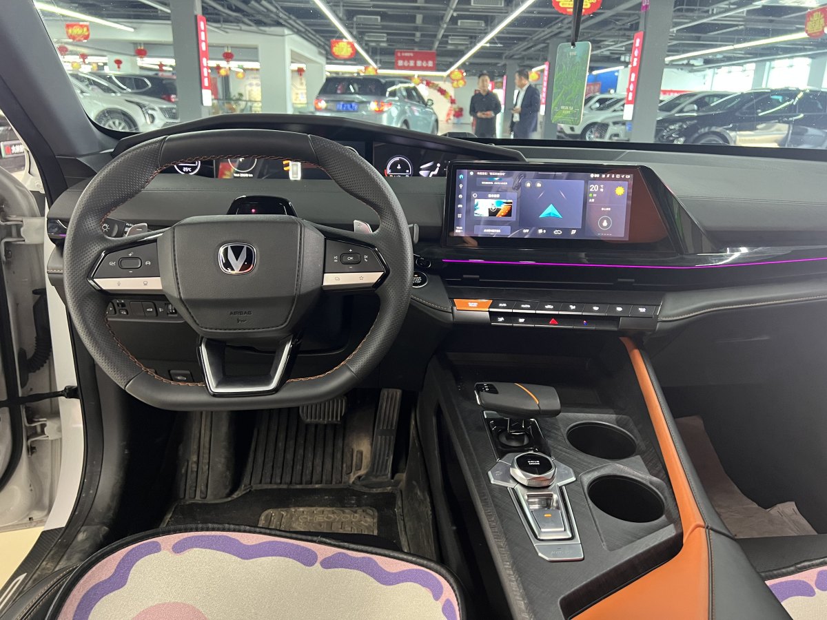 長(zhǎng)安 長(zhǎng)安UNI-V  2022款 1.5T 尊貴型圖片