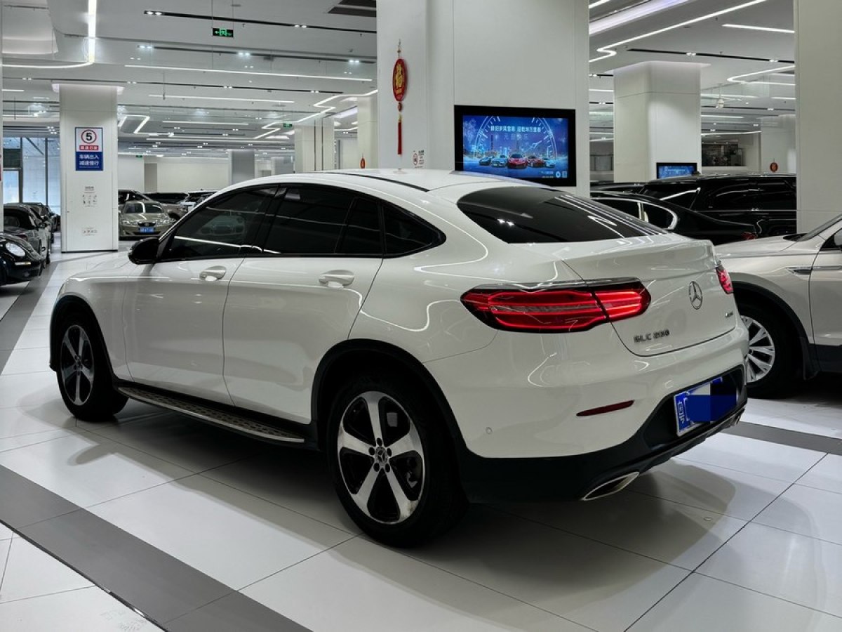 奔馳 奔馳GLC  2022款 改款 GLC 300 4MATIC 轎跑SUV圖片