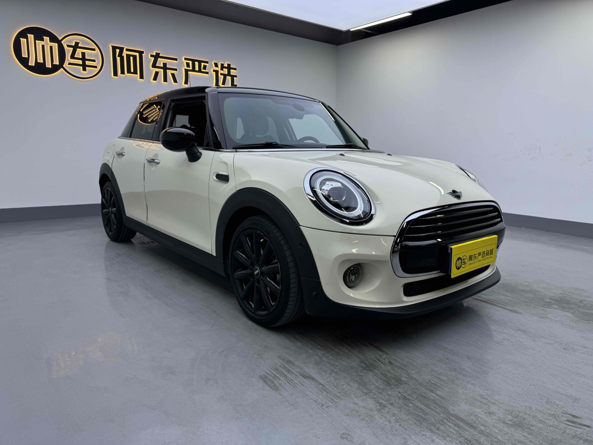 2020年11月MINI MINI  2021款 1.5T COOPER 藝術(shù)家 五門(mén)版