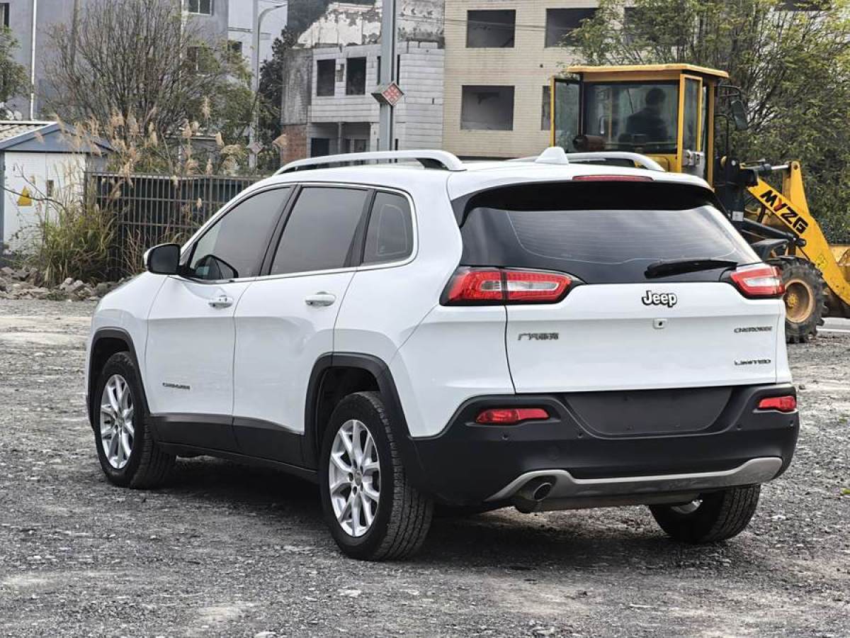 Jeep 自由光  2017款 2.0L 優(yōu)越版圖片