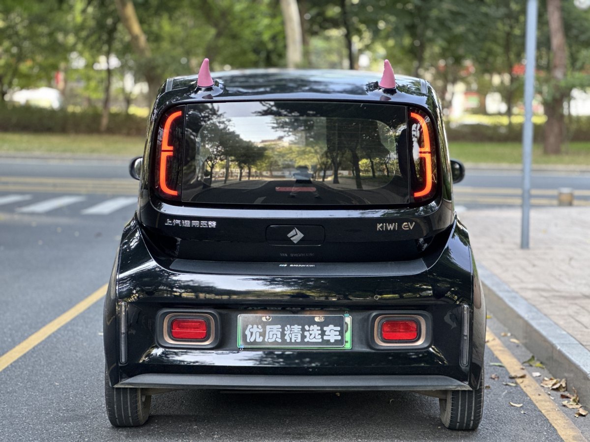 寶駿 寶駿KiWi EV  2022款 設(shè)計(jì)師輕享版 三元鋰圖片