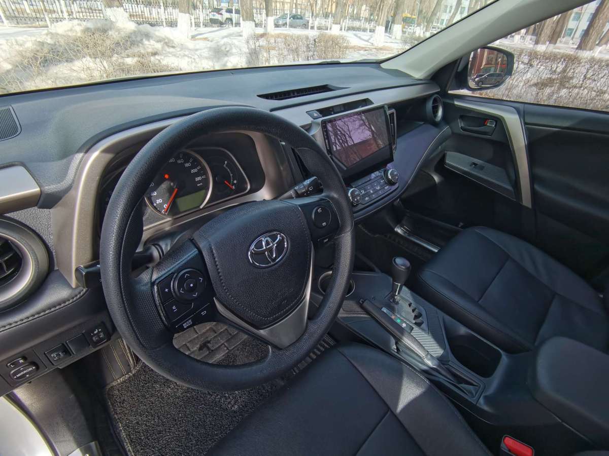 豐田 RAV4榮放  2015款 2.0L CVT兩驅(qū)風(fēng)尚版圖片