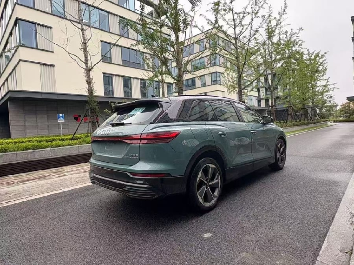 奧迪 奧迪Q5 e-tron  2022款 40 e-tron 星耀型 機(jī)甲套裝圖片