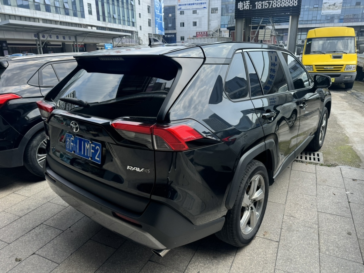 2023年1月豐田 RAV4榮放  2022款 2.0L CVT四驅(qū)風(fēng)尚Plus版