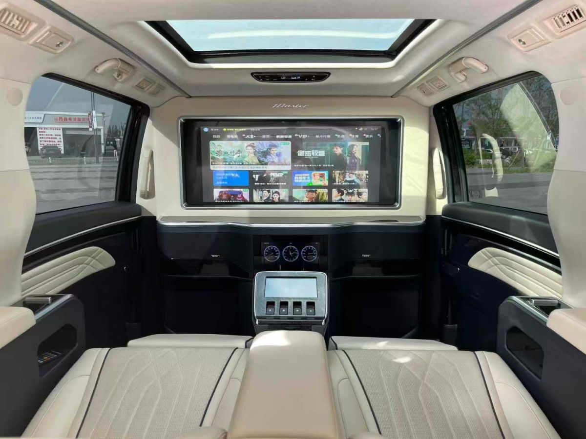 廣汽傳祺 GS8  2022款 雙擎系列 2.0TM 兩驅(qū)尊貴版 （七座）圖片