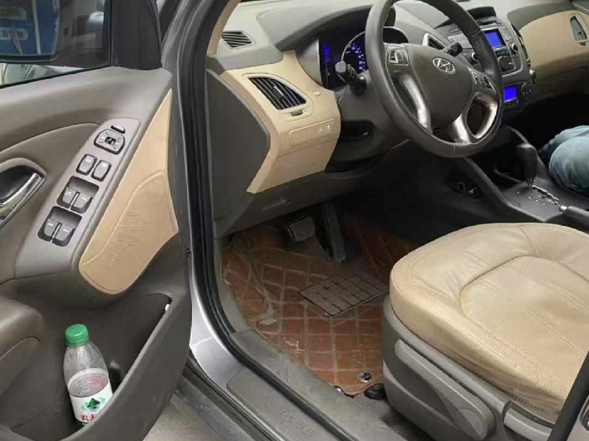 現(xiàn)代 ix35  2012款 2.0 GLS 兩驅精英天窗型圖片