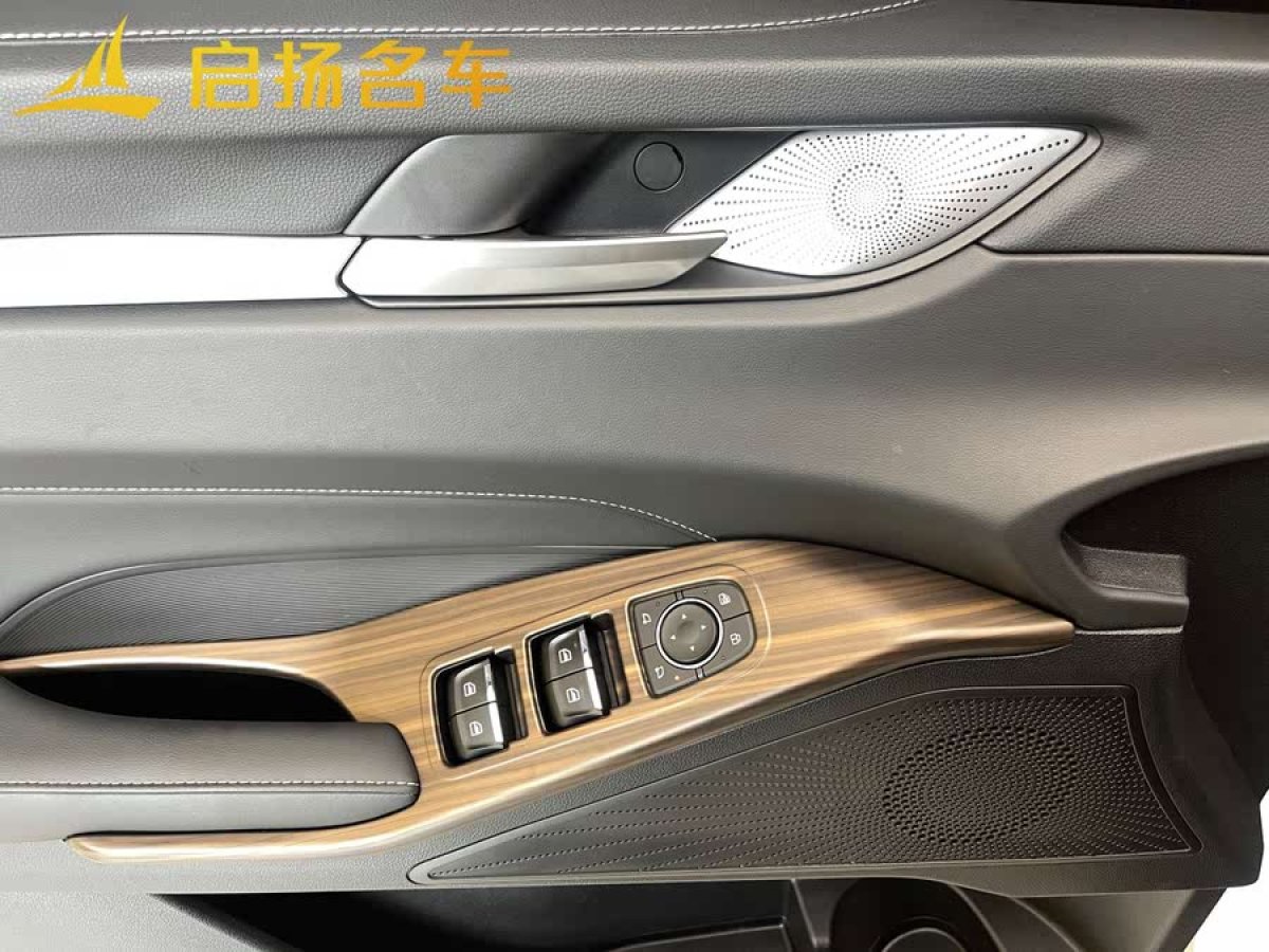哈弗 H6  2022款 第三代 1.5T 自動(dòng)兩驅(qū)Max圖片