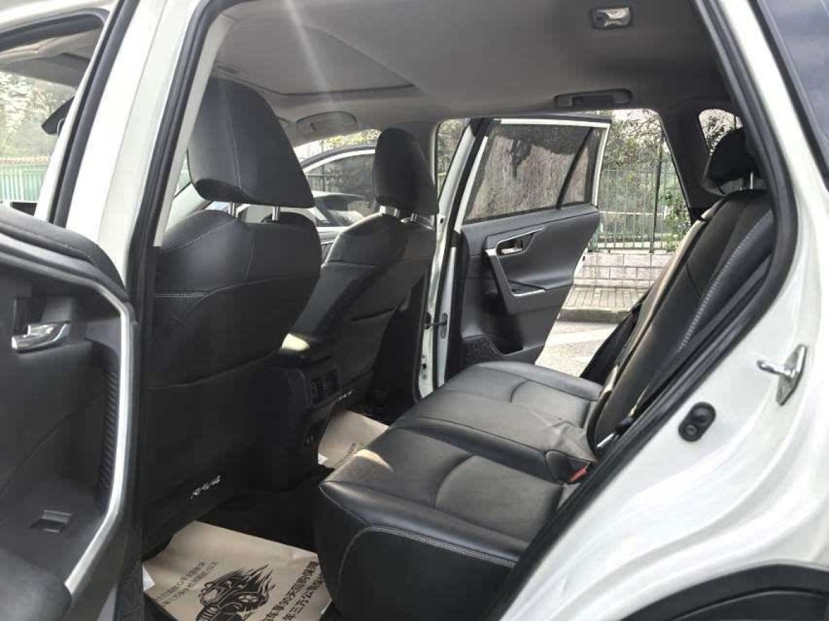 豐田 RAV4榮放  2021款 2.0L CVT四驅(qū)風(fēng)尚PLUS版圖片