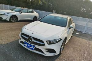 奔馳A級 奔馳  A 220 L 4MATIC 運(yùn)動轎車