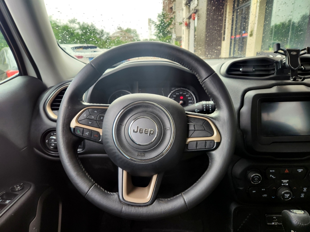 Jeep 自由俠  2019款 220T 自動領(lǐng)先版圖片