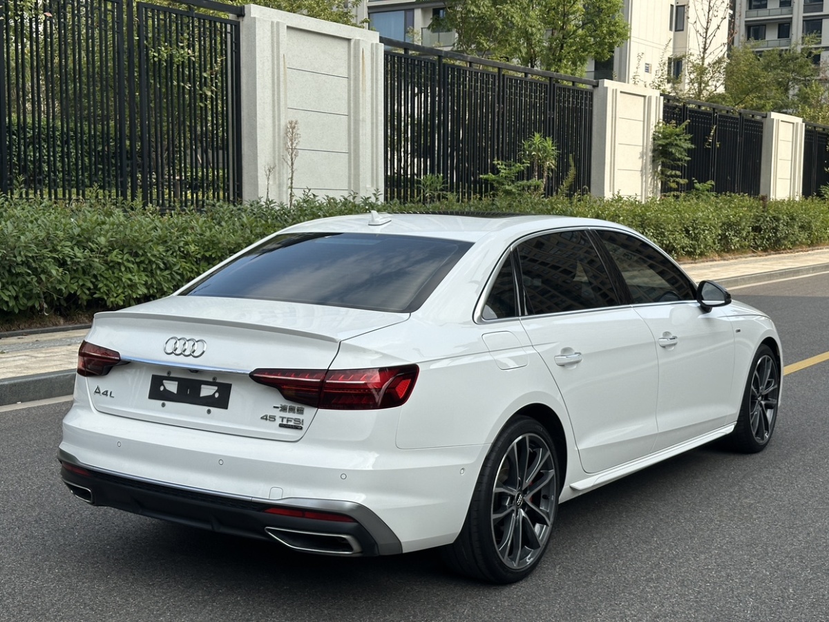 奧迪 奧迪A4L  2022款 45 TFSI quattro 臻選動(dòng)感型圖片