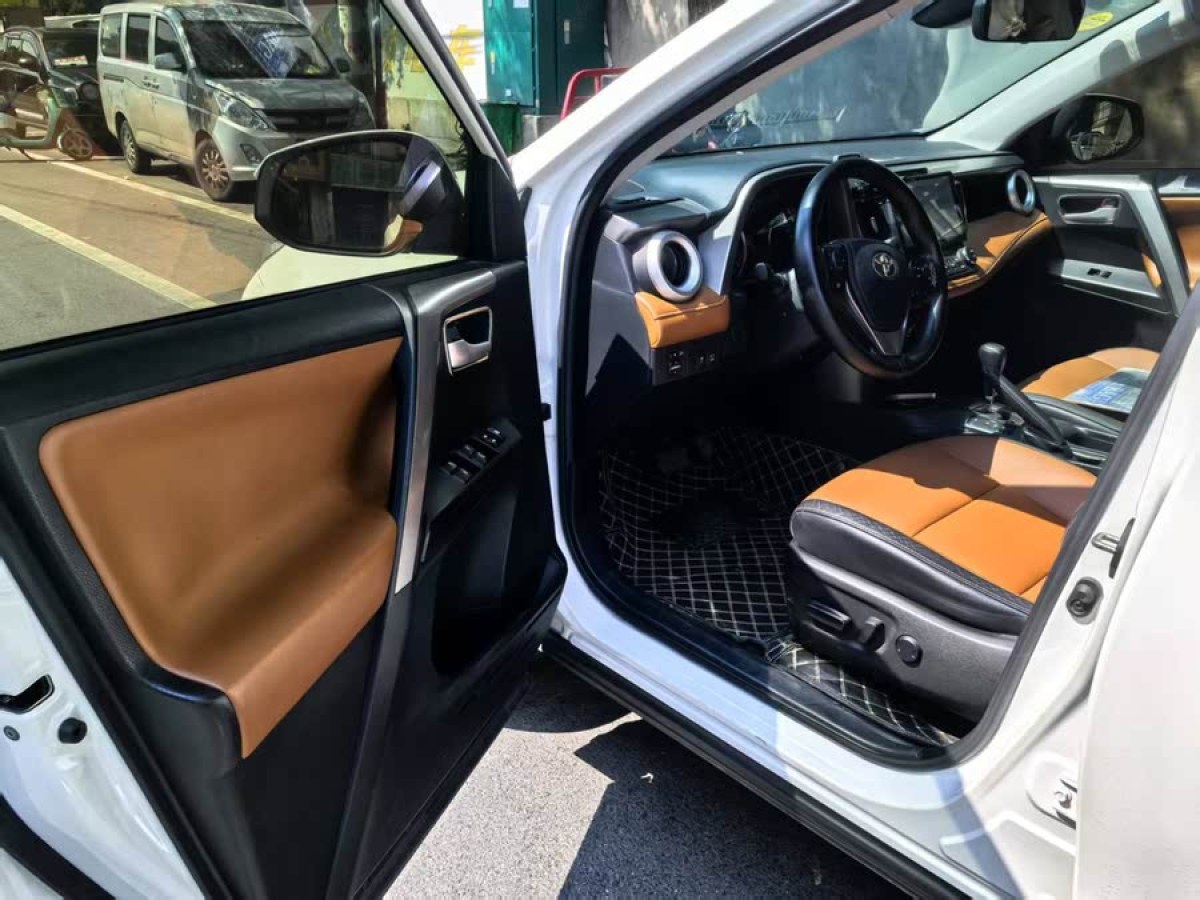 豐田 RAV4榮放  2018款 2.5L 自動四驅(qū)精英i版圖片