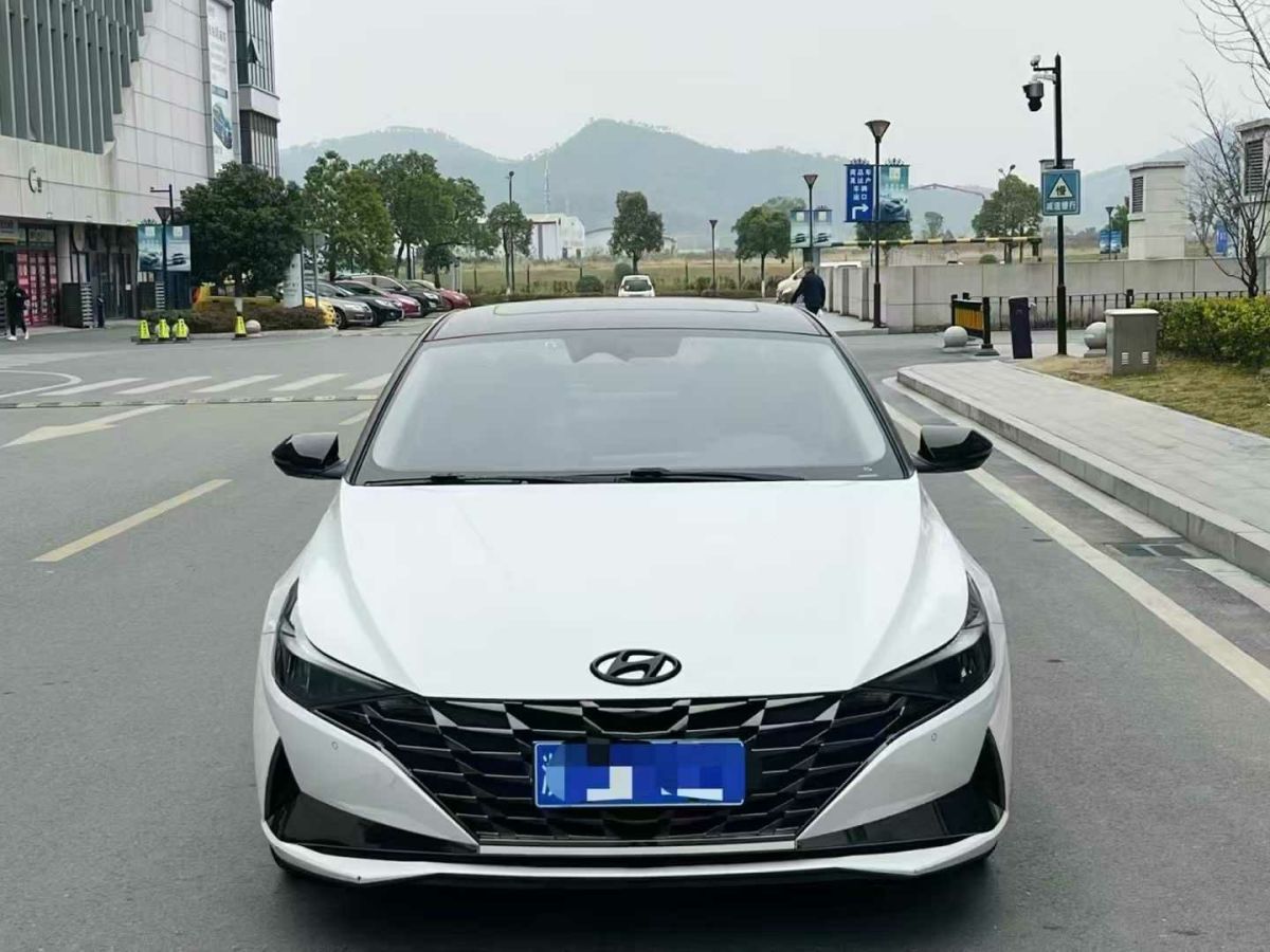 現(xiàn)代 伊蘭特  2022款 1.5L CVT 20周年紀(jì)念款圖片