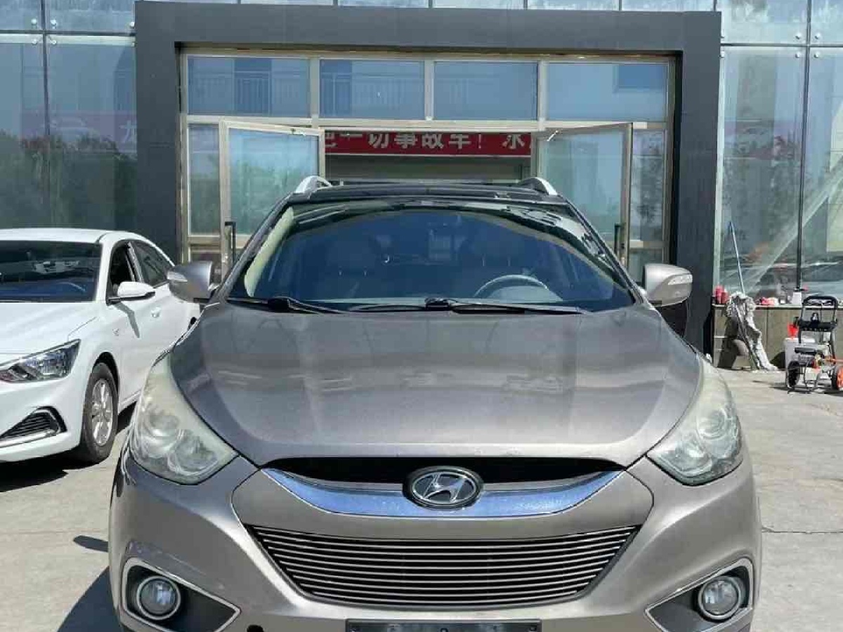 現(xiàn)代 ix35  2012款 2.0 GLS 四驅(qū)尊貴導(dǎo)航版圖片