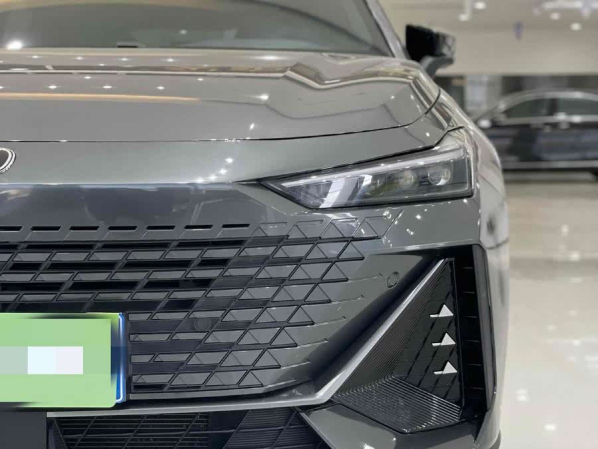 長安 長安UNI-V  2023款 1.5T 尊享型圖片