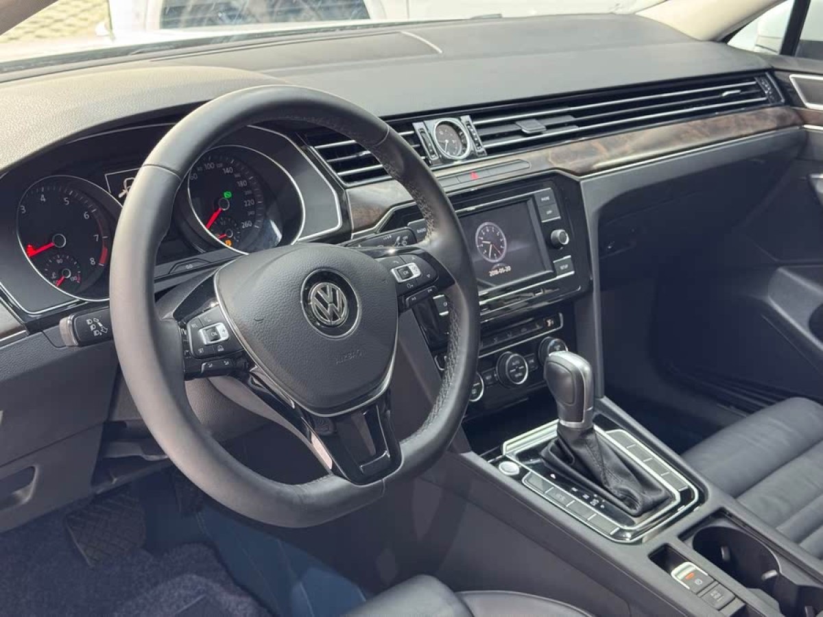 大眾 邁騰  2018款 改款 330TSI DSG 豪華型圖片