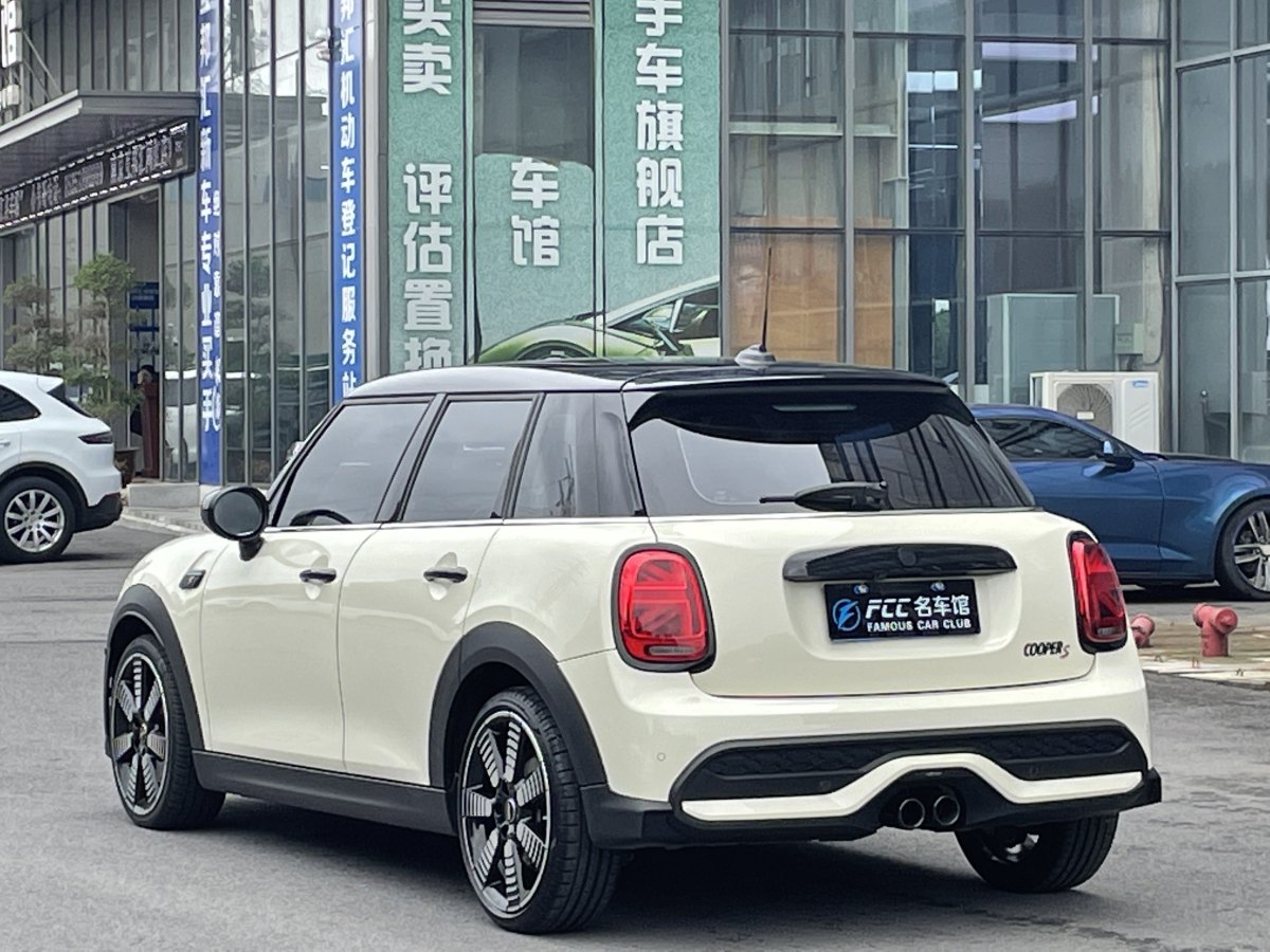 2022年9月MINI MINI  2022款 改款 2.0T COOPER S 藝術(shù)家 五門版