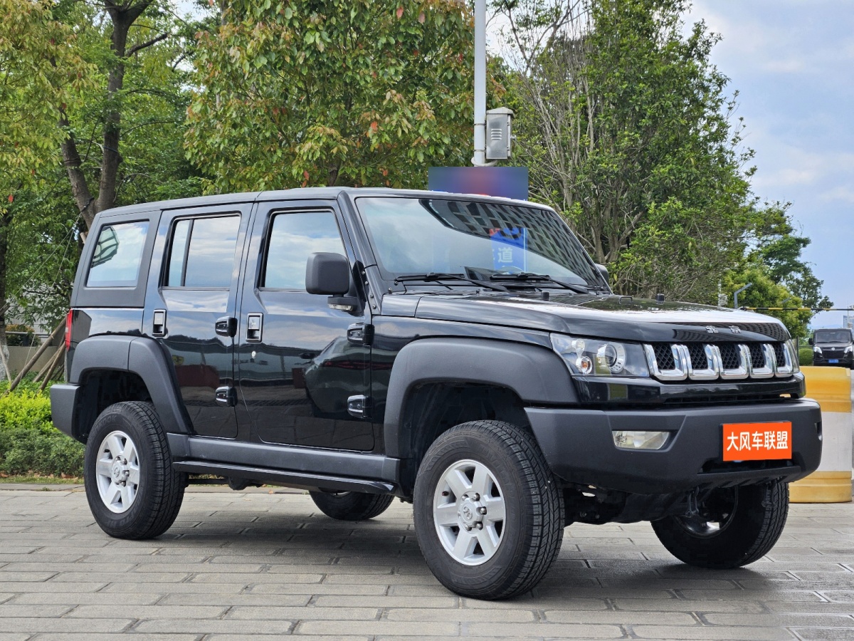 北京 BJ40  2016款 40L 2.0T 手動兩驅(qū)豪華版圖片