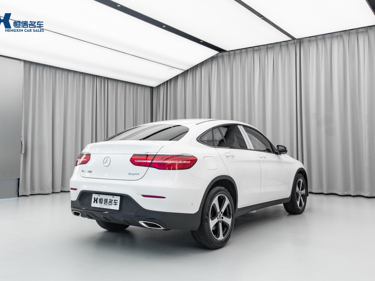 2019年1月奔馳 奔馳GLC  2023款 GLC 300 4MATIC 轎跑SUV