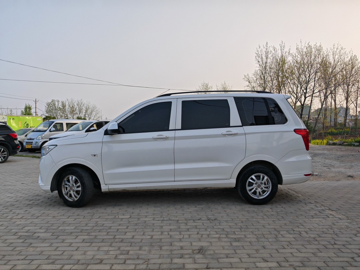 五菱 五菱宏光  2019款  1.5L S基本型國VI LAR圖片