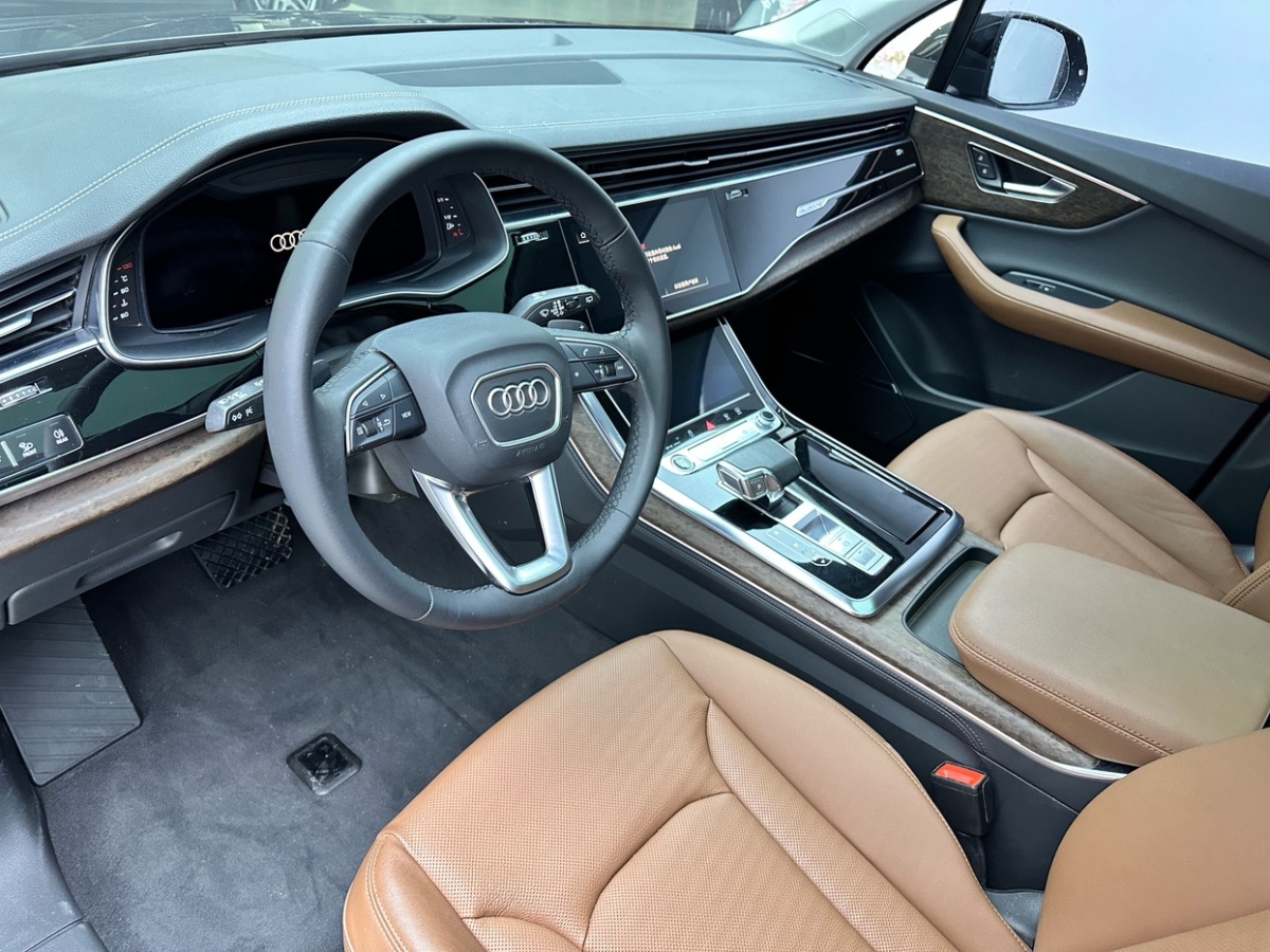奧迪 奧迪Q7  2023款 55 TFSI quattro S line運(yùn)動(dòng)型圖片