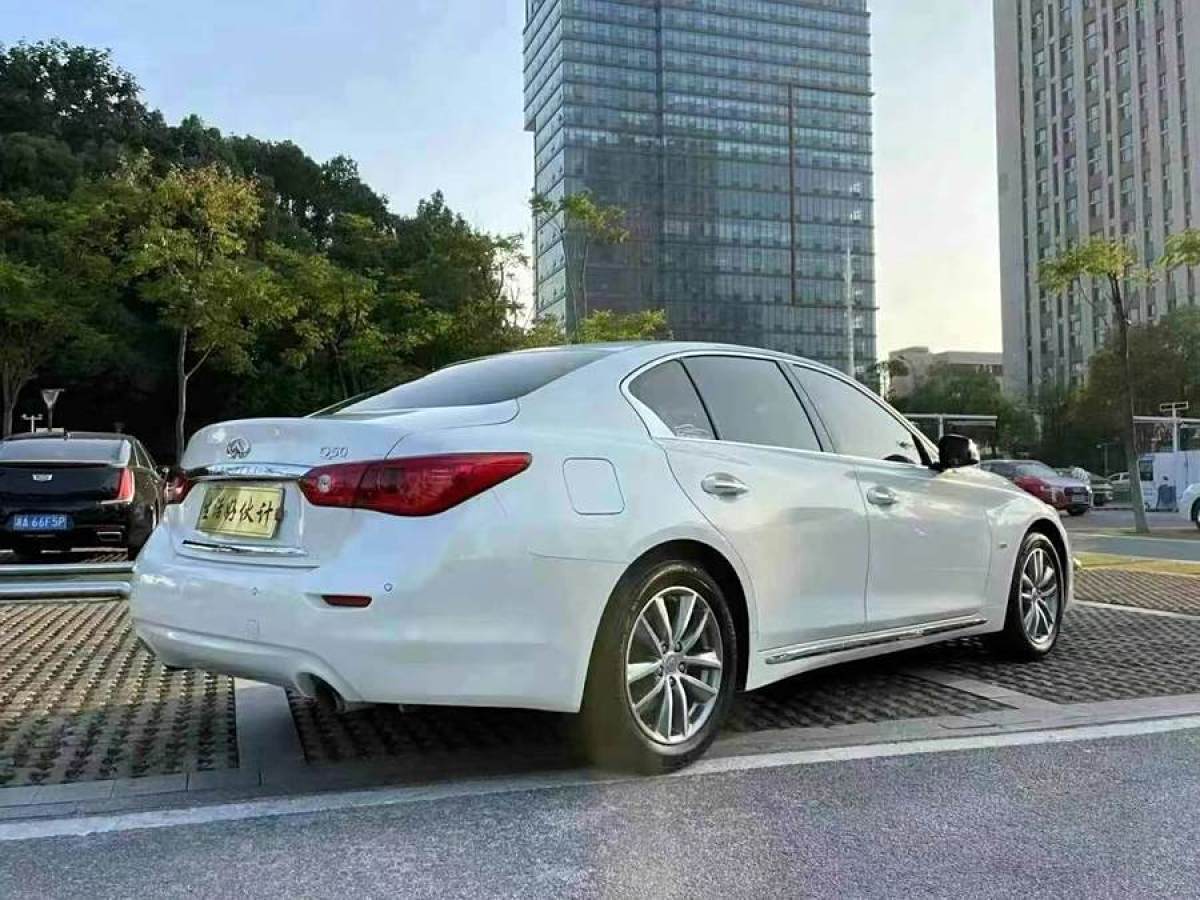 英菲尼迪 Q50L  2015款 2.0T 悅享版圖片