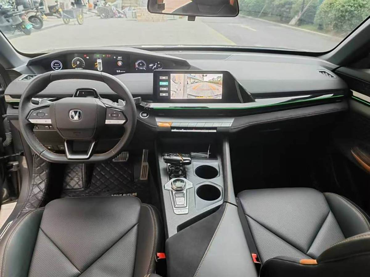 长安 长安UNI-V  2022款 1.5T 卓越型图片