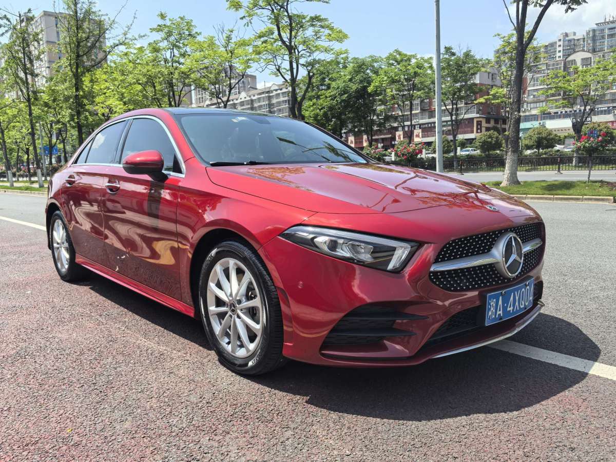 奔馳 奔馳A級(jí)  2019款 A 200 L 運(yùn)動(dòng)轎車(chē)圖片
